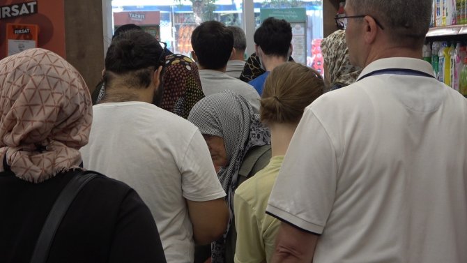 Denizli’de Tarım Kredi Kooperatifi Marketlerinde Yoğunluk