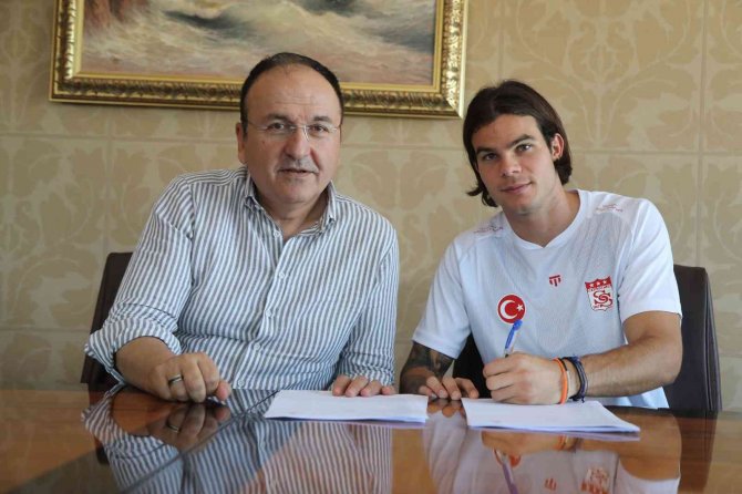 Sivasspor Charilaos Charisis’i Kadrosuna Kattı