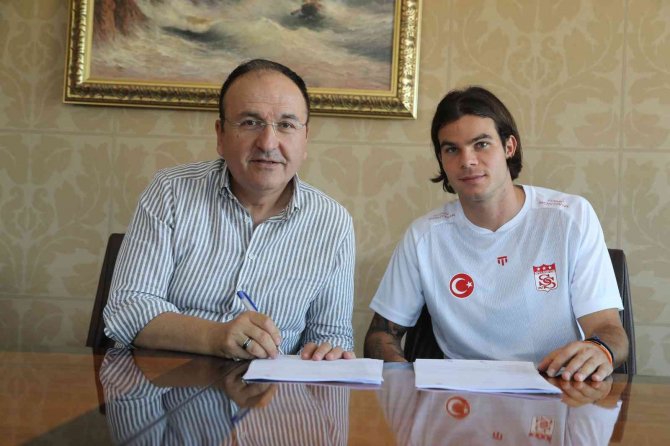 Sivasspor Charilaos Charisis’i Kadrosuna Kattı