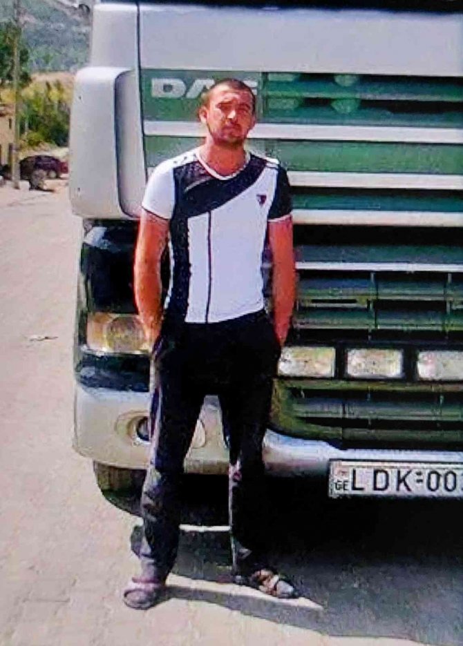 Kazada Tır Sürücüsü Hayatını Kaybetti