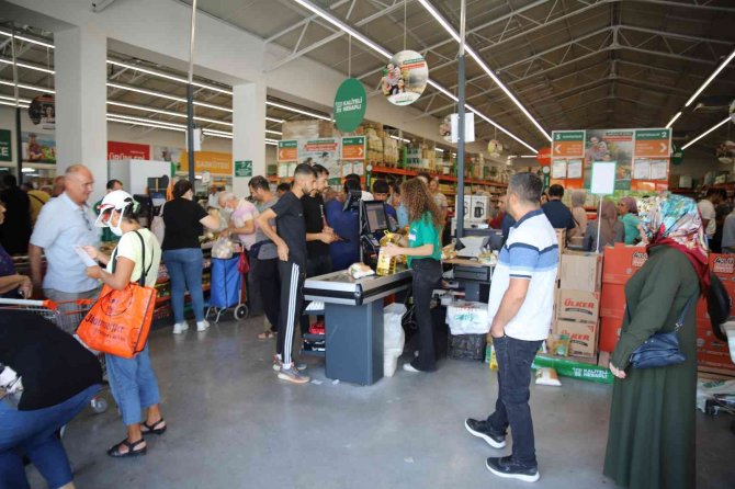 İ̇ndirimi Duyan Koştu, Kasada Uzun Kuyruklar Oluştu