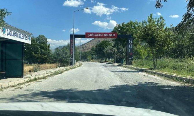 Erzincan’da Turistlerin En Uğrak Yeri Girlevik Şelalesi’nin Yolu Ve Kırık Dökük Tahta Köprüleri Tepki Topluyor