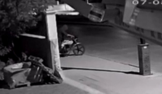 Motosiklet Hırsızları Önce Kameraya Sonra Da Polise Yakalandı
