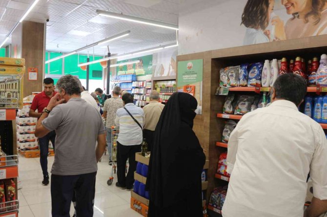 Vatandaşlar Tarım Kredi Marketlerine Akın Etti