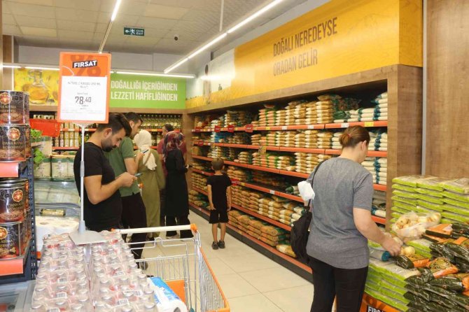 Vatandaşlar Tarım Kredi Marketlerine Akın Etti