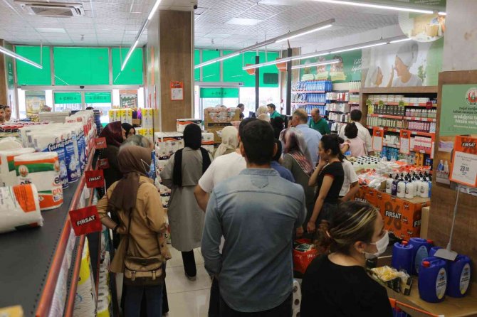 Vatandaşlar Tarım Kredi Marketlerine Akın Etti