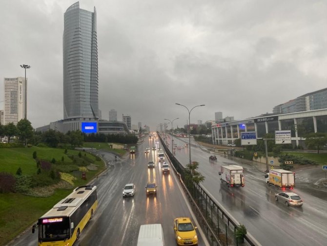 İ̇stanbul’da Yağmur Sonrası Trafik Yoğunluğu