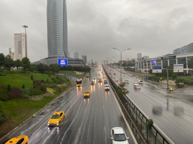 İ̇stanbul’da Yağmur Sonrası Trafik Yoğunluğu