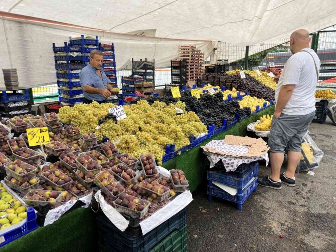 Sağanak Yağışın Etkisiyle Semt Pazarları Boş Kaldı