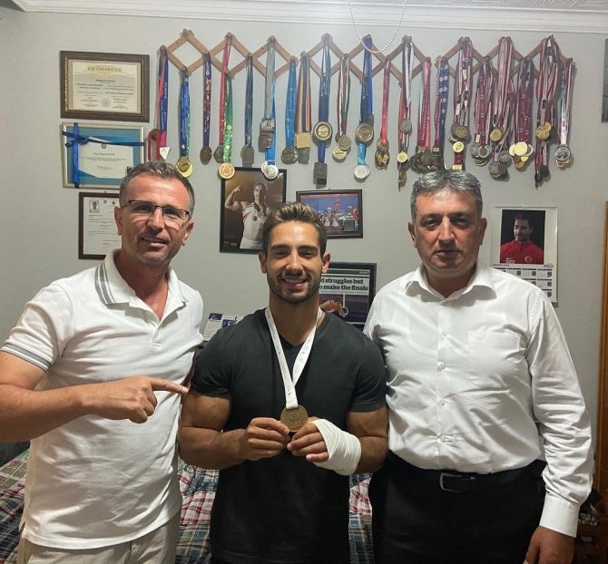 Eskici’den İ̇brahim Çolak’a Geçmiş Olsun Ziyareti
