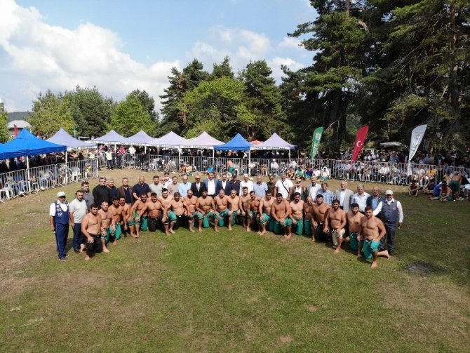 Alıç Yaylası 3. Karakucak Güreşleri Kıran Kırana Mücadeleye Sahne Oldu