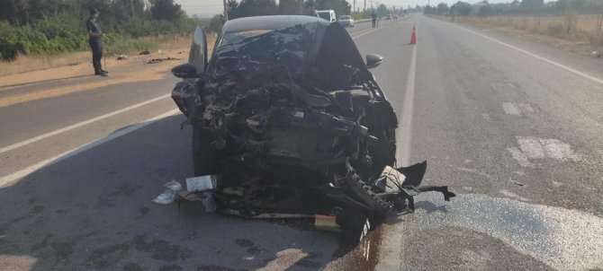 Otomobil Buğday Yüklü Römorka Arkadan Çarptı: 4 Yaralı