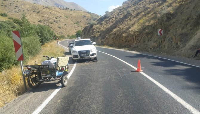 Otomobil İle Sepetli Motosiklet Çarpıştı: 2 Yaralı