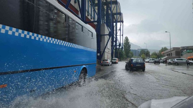 Şiddetli Yağışlar Karabük’ü Vurdu