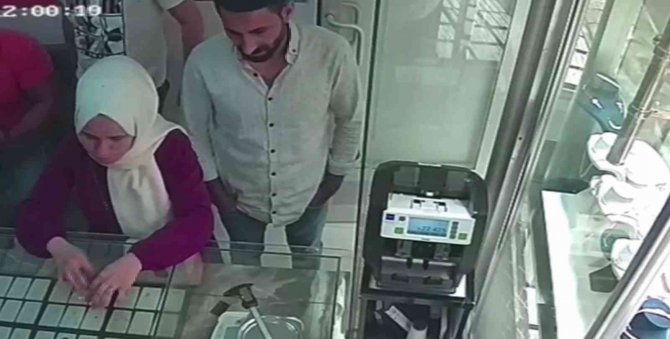 Karaman’da Kuyumcuya Sahte Altın Satan 3 Şüpheliden 1’i Tutuklandı