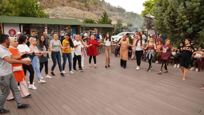 Keçiören Belediyesinden Kartaltepe’de Eğlenceli Konser