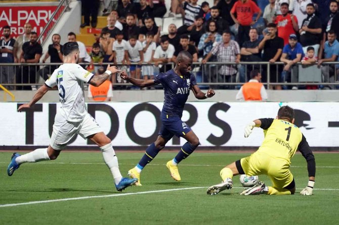 Spor Toto Süper Lig: Kasımpaşa: 0 - Fenerbahçe: 3 (İ̇lk Yarı)