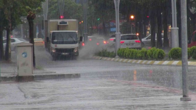 Kocaeli’de Sağanak Başladı