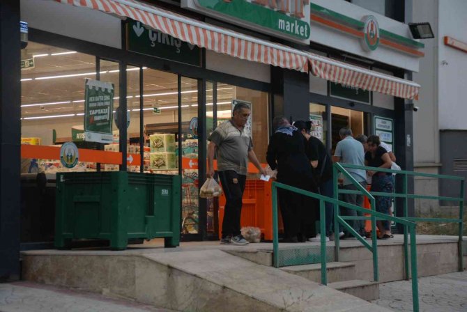 Kocaeli’de Tarım Kredi Kooperatif Marketinde İndirim Yoğunluğu