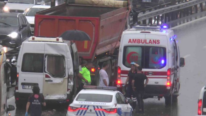 D-100’de Aynı Noktada 3 Farklı Zincirleme Kaza: 4 Yaralı