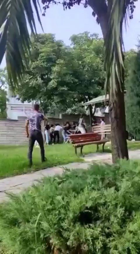 Meydan Dayağına Dönen Kız Kavgası Kamerada