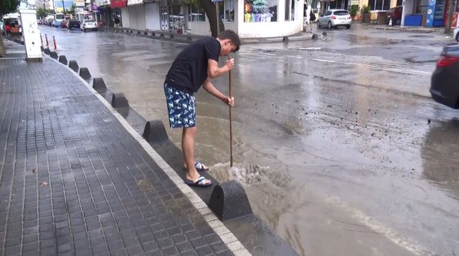 Tekirdağ’da Birçok İşyerini Su Bastı: 160 Bin Liralık Hasar Var
