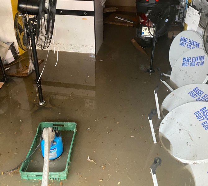 Tekirdağ’da Birçok İşyerini Su Bastı: 160 Bin Liralık Hasar Var