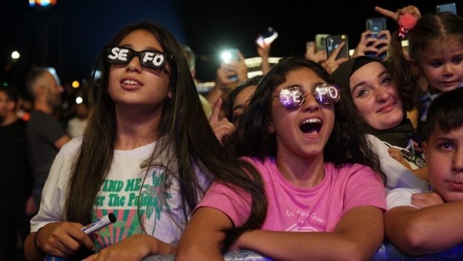 Kumsmall Avm’den 125 Bin Kişilik Rekor Sefo Konseri