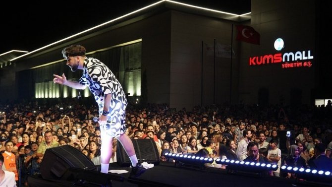 Kumsmall Avm’den 125 Bin Kişilik Rekor Sefo Konseri