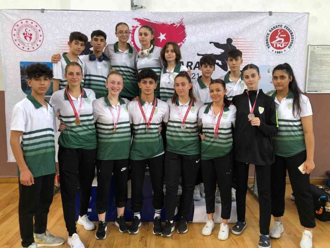 Manisa Bbsk’lı Karatecilerden 6 Madalya