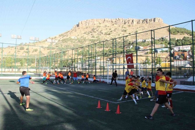 Mardin’de Geleceğin Futbol Yıldızları Yetişiyor