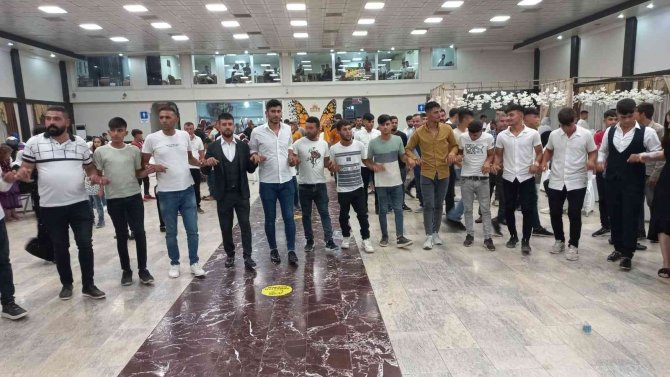 Mardin’deki Aşiret Düğününde Örnek Pankart: "Düğünümüzde Silah Sıkmak Kesinlikle Yasaktır"