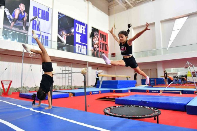 Mersin’de Ücretsiz Cimnastik Kurslarında Geleceğin Sporcuları Yetişiyor