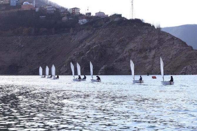 Baraj Gölünde Yelken Eğitimi