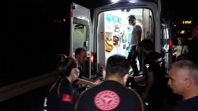 Sancaktepe’de İki Araç Kafa Kafaya Çarpıştı: 4 Yaralı