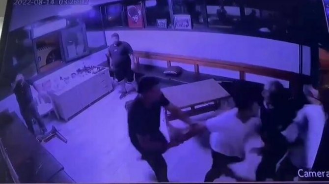Şile’de Gece Nöbetindeki Taksiciye Öldüresiye Dayak Kamerada