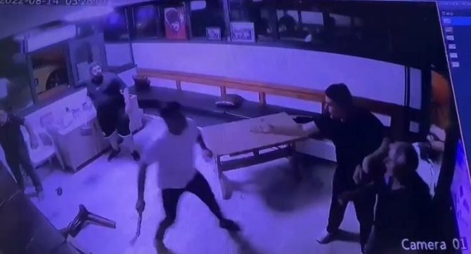 Şile’de Gece Nöbetindeki Taksiciye Öldüresiye Dayak Kamerada