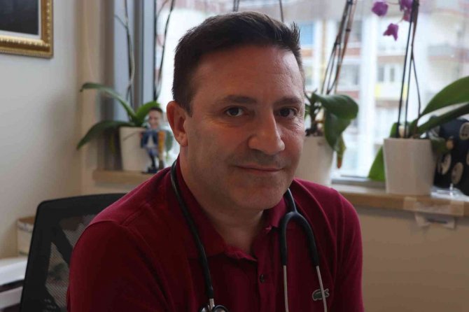 Profesör Artan Korona Ölümlerinin Nedenlerini Açıkladı: "Delta Varyantı Hala Etkisini Gösteriyor"