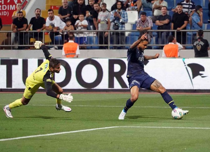 Spor Toto Süper Lig: Kasımpaşa: 0 - Fenerbahçe: 1 (Maç Devam Ediyor)
