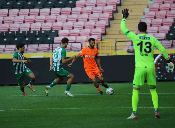 Spor Toto Süper Lig: Konyaspor: 0 - Medipol Başakşehir: 0 (İ̇lk Yarı)