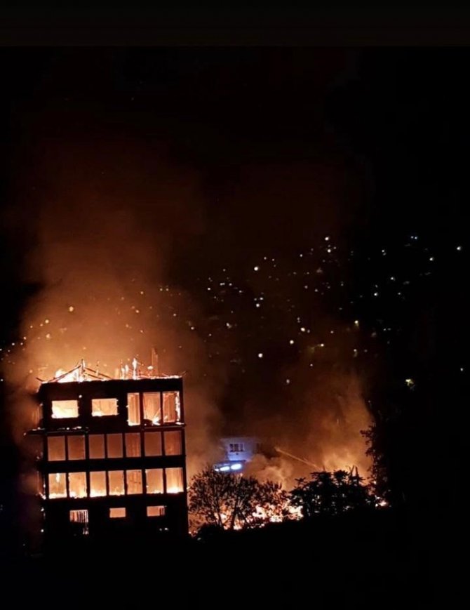 Bursa’da Tarihi İpekçilik Fabrikası Alev Alev Yanıyor