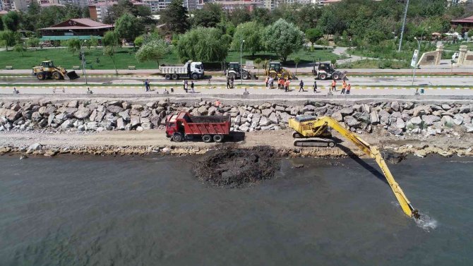 Van Gölü’nde ’Dip Temizliği’ Başladı