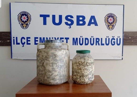 Van’da 30 Kilo Otlu Peynir Çalan 2 Şüpheli Yakalandı