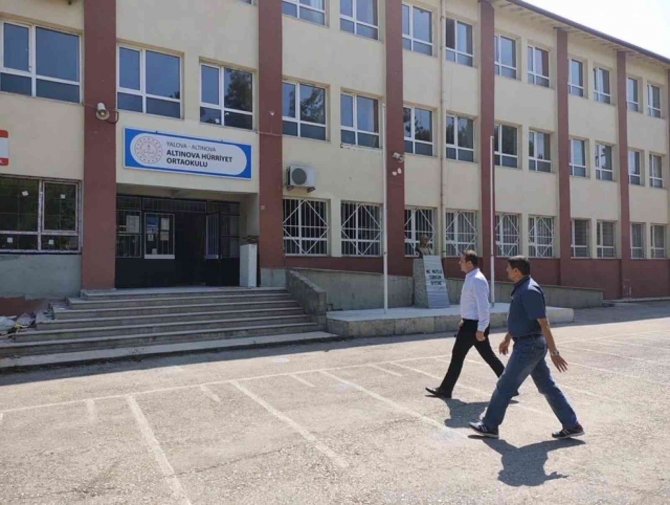 Müdür Akmeşe, Yeni Eğitim Öğretim Yılı Hazırlıklarını Yerinde İnceledi