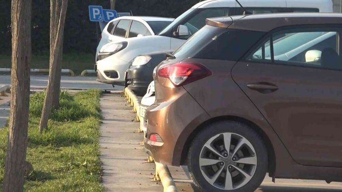 Prof. Dr. Arıca Uyardı: “Araç İçinde Sıcakta 2,3 Saatten Fazla Bulunmuş Sıvıyı Tüketmemeliyiz”