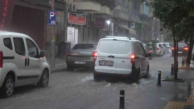Yalova’da Sağanak Yağış Etkili Oluyor