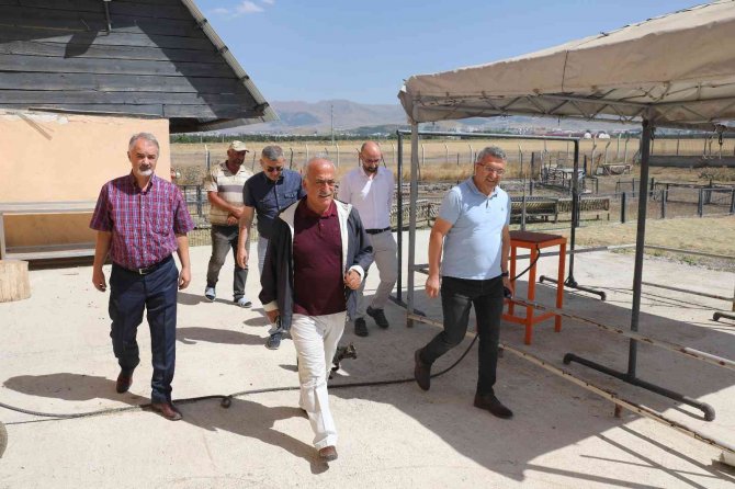 Rektör Çomaklı, Hafta Sonu Mesaisini Üniversitede Değerlendirdi