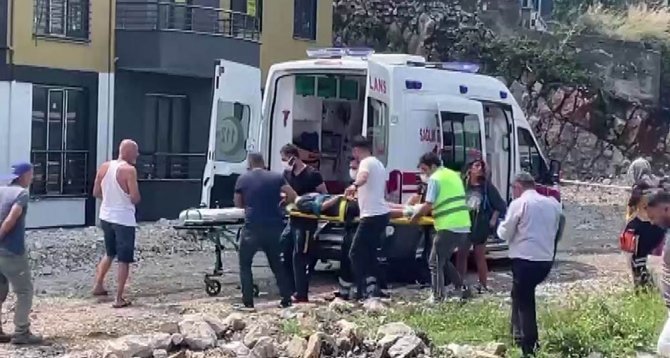 Yolcu Treni Raylarda Yürüyen Kıza Çarptı