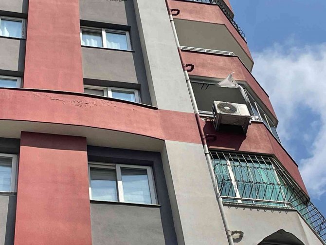 Dördüncü Kattan Düşen Çocuk Ağır Yaralandı