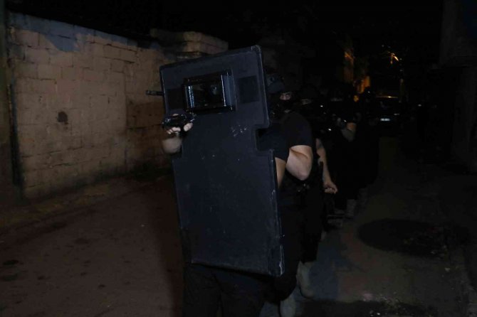 Adana’da Deaş’ın İçinde Silahlı Görev Yapan 10 Kişiye Yönelik Operasyon
